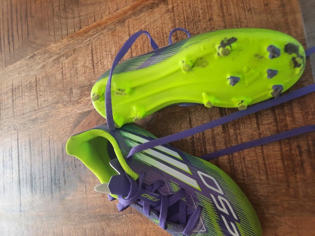 Voetbalschoenen maat 32, Maat XS of kleiner, Ophalen of Verzenden, Zo goed als nieuw, Schoenen