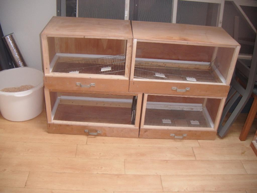 Te Koop vogelkooien, Ophalen of Verzenden, Zo goed als nieuw, Hout, Vogelkooi