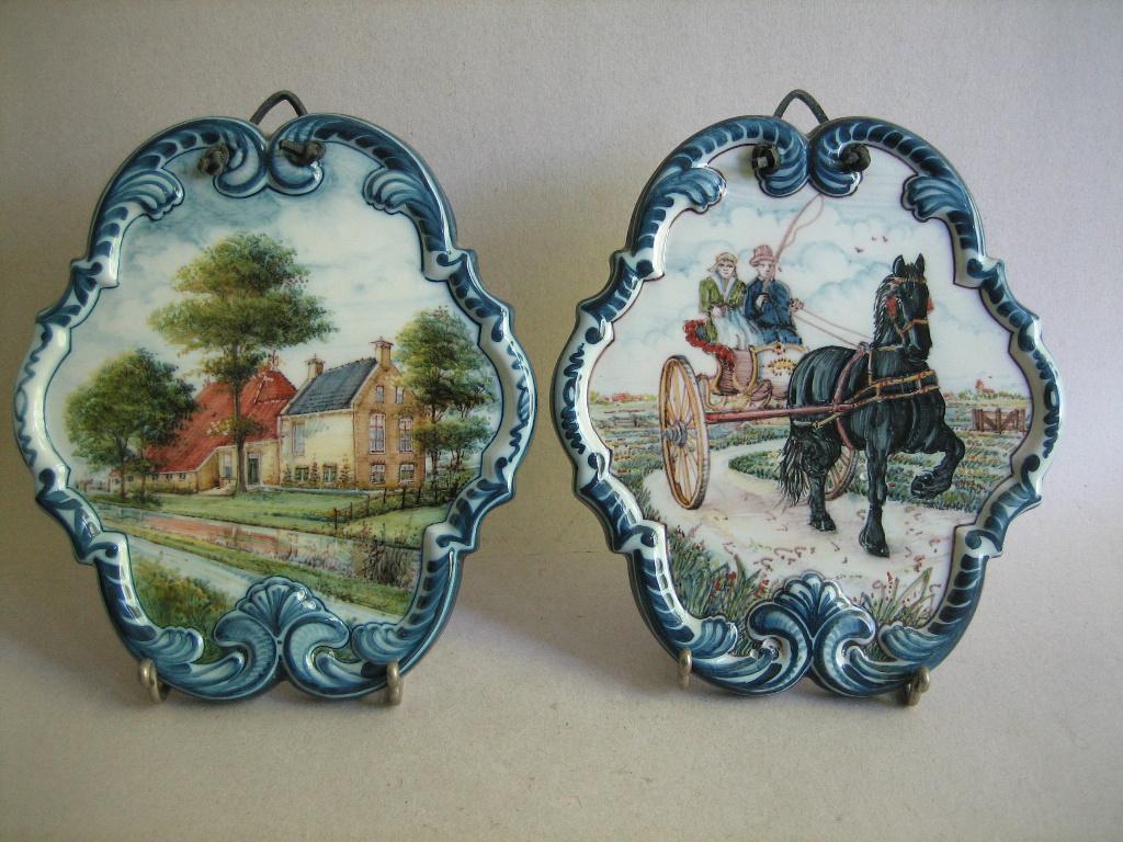 Makkum Tichelaar polychroom aardewerk wandplaquette 2x, Antiek en Kunst, Antiek | Keramiek en Aardewerk, Ophalen of Verzenden