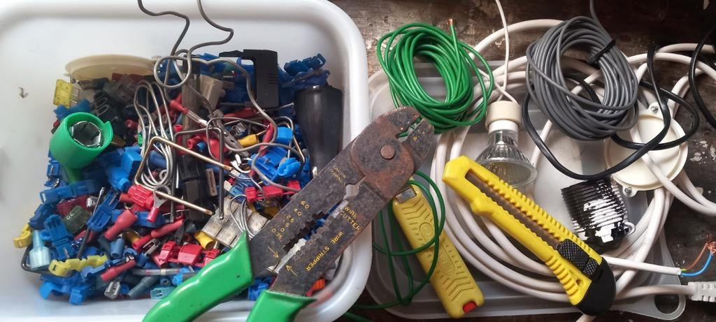 Div kabel schoentjes. AMP tang ., Ophalen