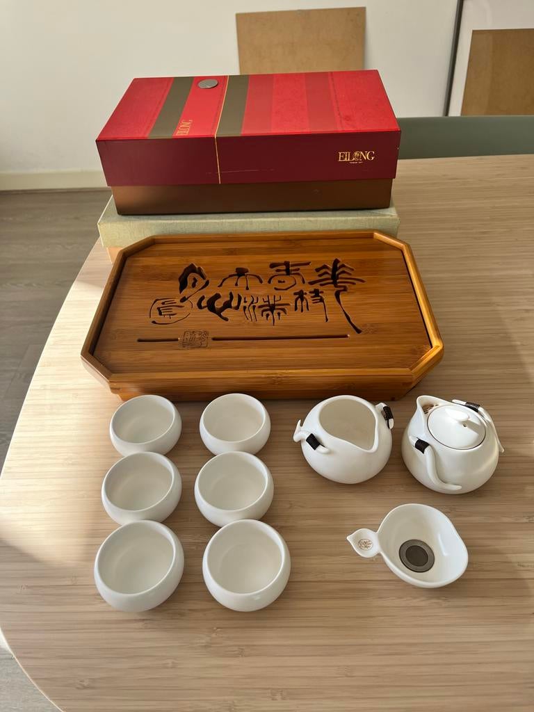 Chinees theeservies met bamboe dienblad, Keramiek, Ophalen of Verzenden, Zo goed als nieuw, Overige stijlen