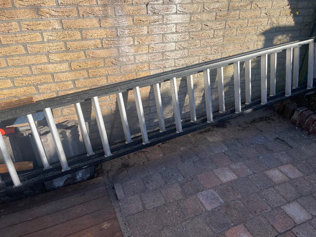 Ladder 8 meter, Ophalen, Zo goed als nieuw, Ladder, 4 meter of meer
