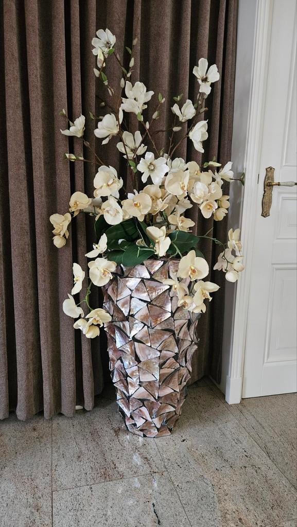 Mother of pearl schelpen vaas met bloemen, Ophalen