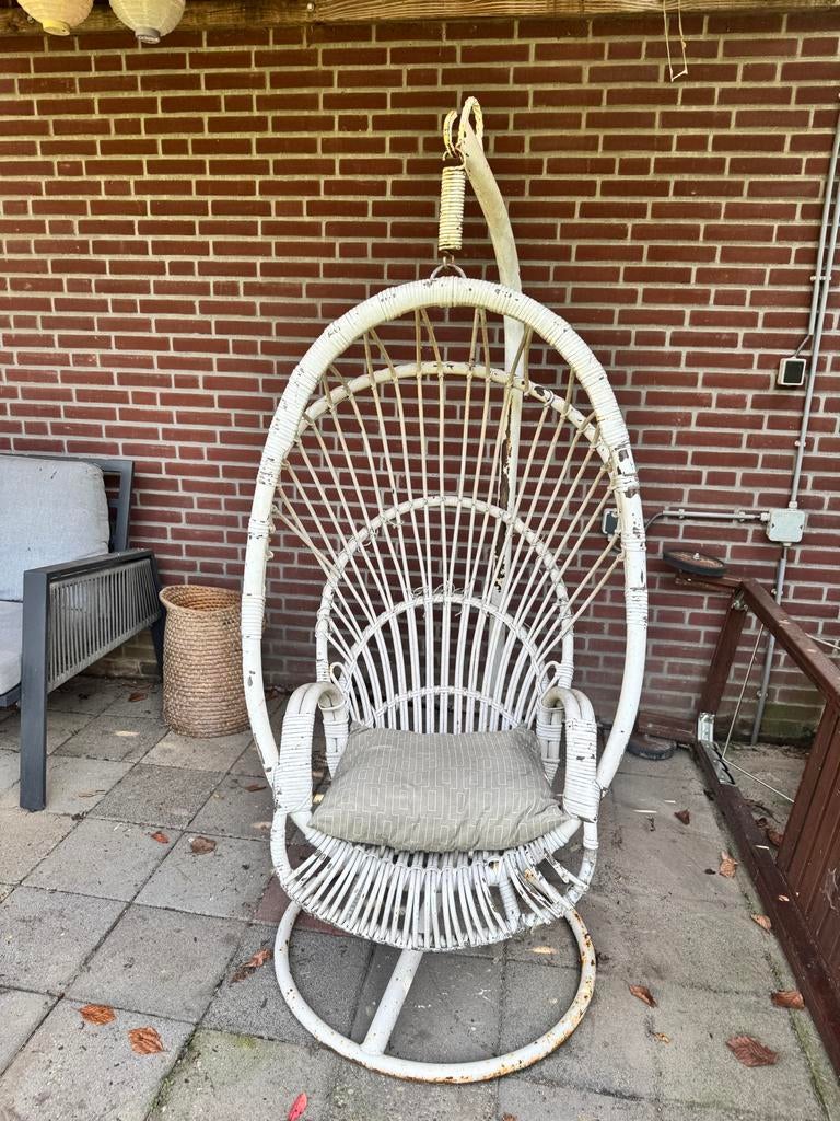 Jaren '70 Hangstoel met Poot - Restauratieproject, Ophalen, Gebruikt, Wit, Riet of Rotan