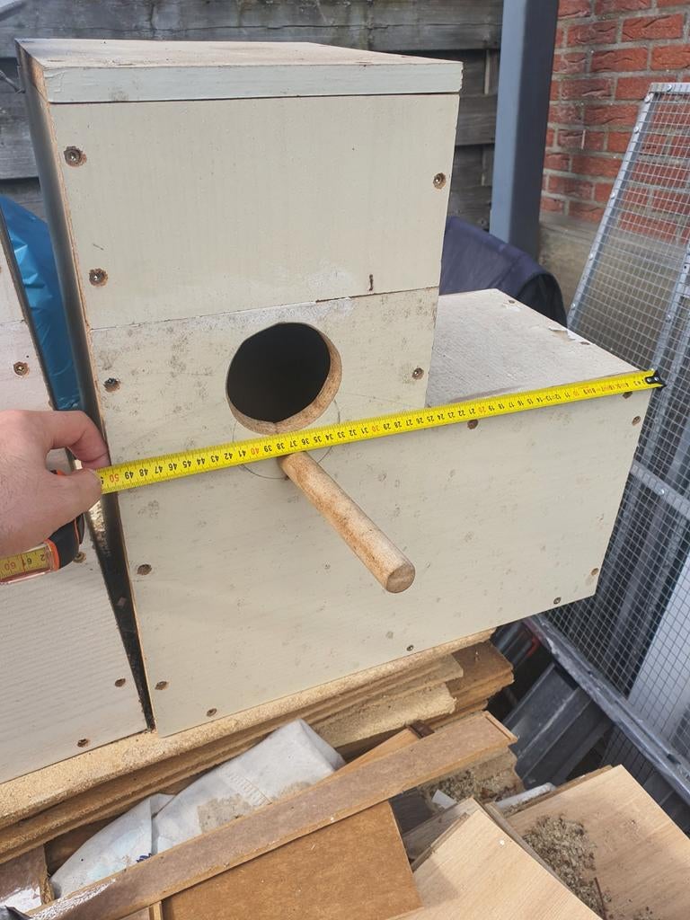 Een groot huis voor papegaaien., Dieren en Toebehoren, Vogels | Hokken en Kooien, Ophalen of Verzenden, Metaal, Vogelkooi