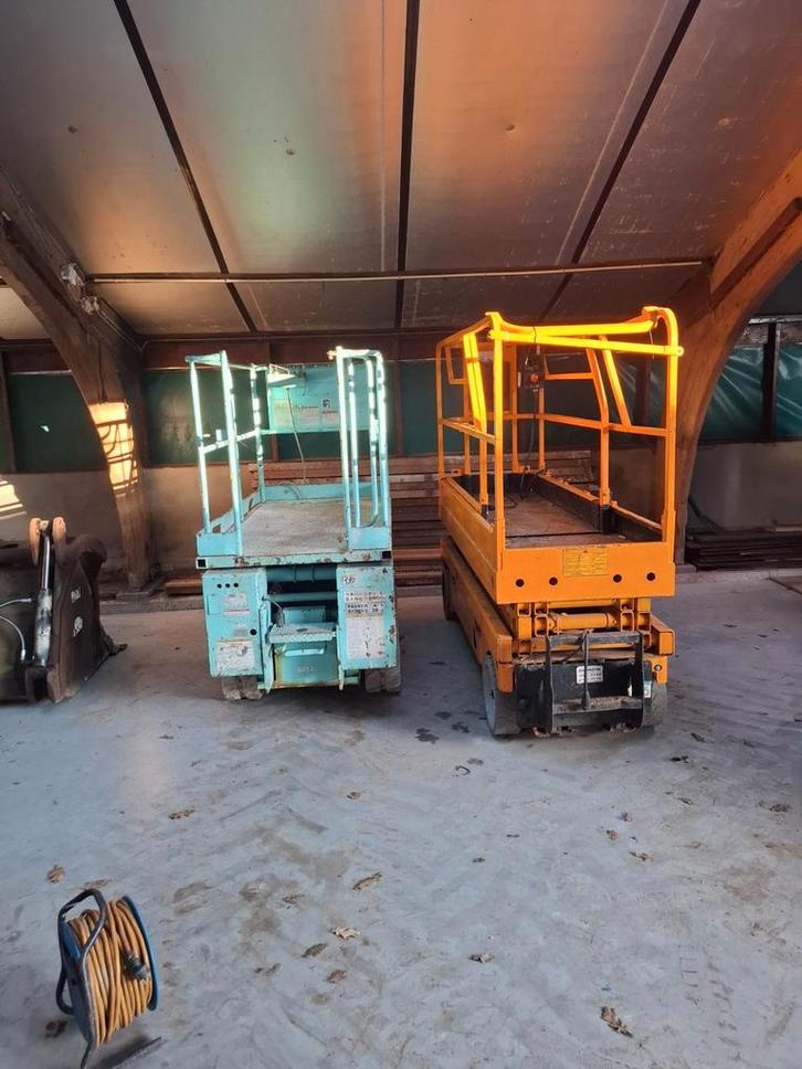 Hoogwerkers: Tanano 45C rupshoogwerker + Haulotte Compact8, Zakelijke goederen, Machines en Bouw | Liften, Steigers en Ladders