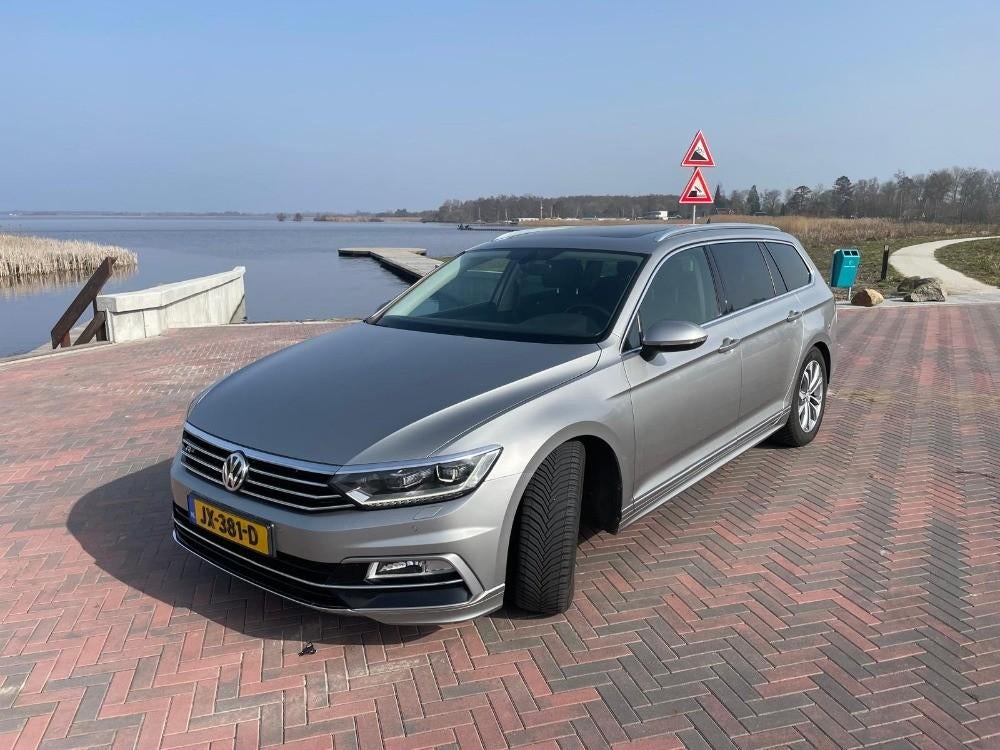 Volkswagen Passat 1.6 TDI 88KW Connected series DSG R -line, Auto's, Zwart, 4 cilinders, Origineel Nederlands, Stationwagon