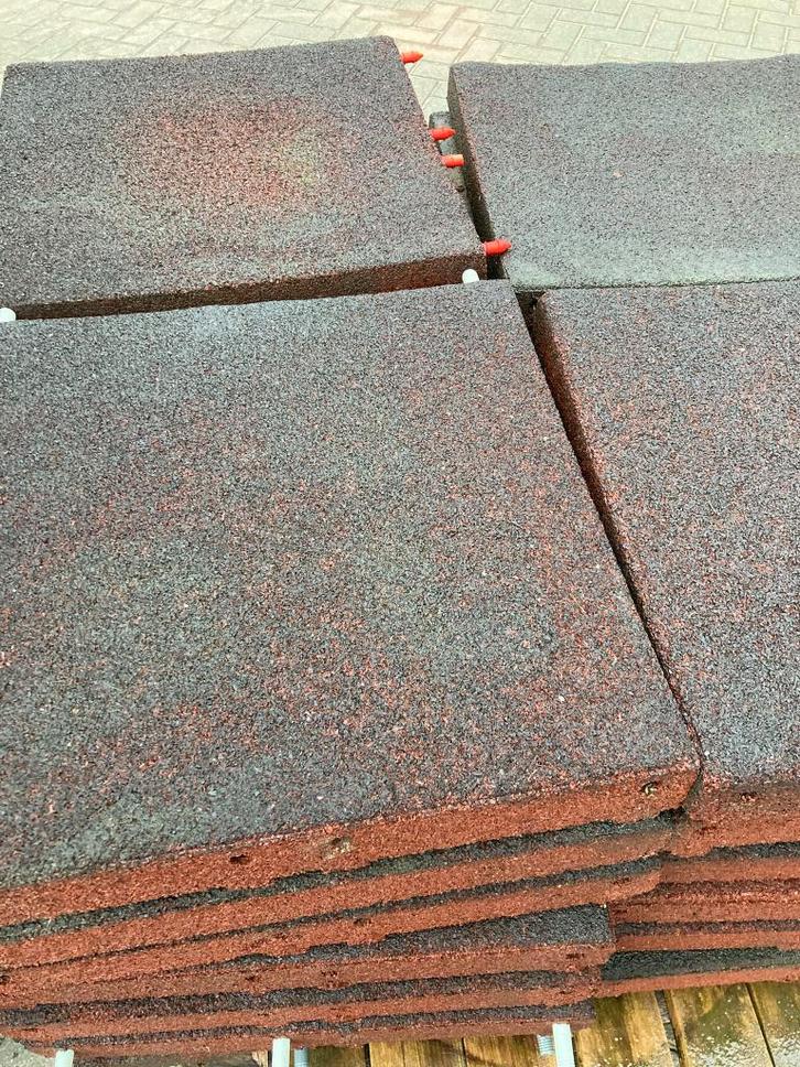 Rubbertegels 50x50x5cm rood  (P47), Tuin en Terras, Tegels en Klinkers, Gebruikt, Overige typen, Rubber, 10 m² of meer, Ophalen