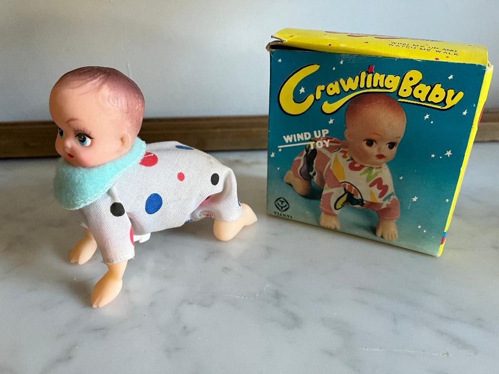 China MS055 crawling baby, Ophalen of Verzenden, Zo goed als nieuw