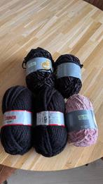 brei wol garen bollen,  5 bollen, 4 zwart en 1 roze, Hobby en Vrije tijd, Ophalen of Verzenden, Nieuw, Breien of Haken, Wol of Garen