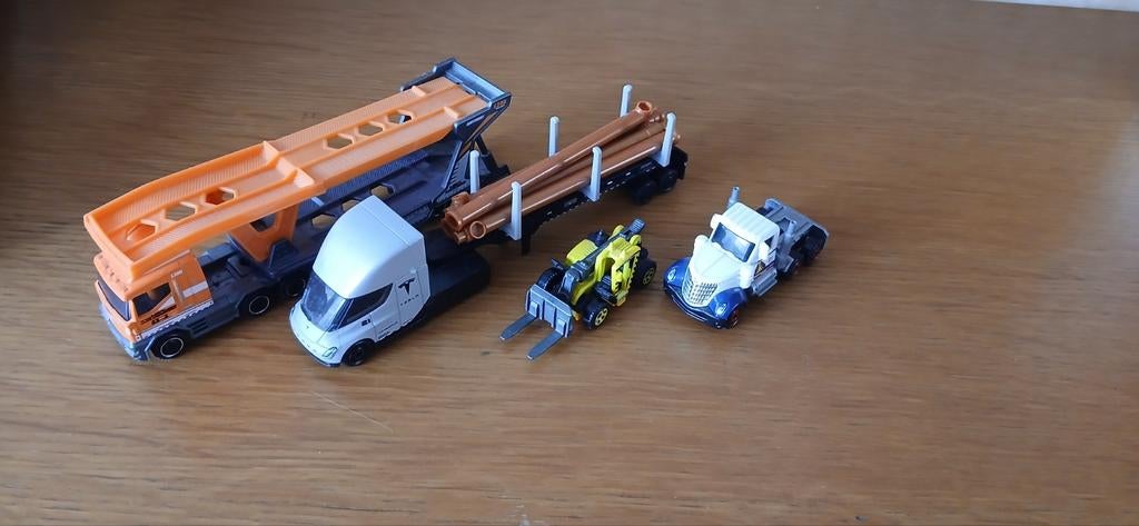 Matchbox Convoys Set Tesla Semi, Ford Transporter & Lonestar, Ophalen, Zo goed als nieuw, Bus of Vrachtwagen