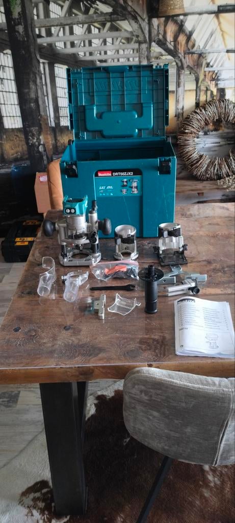 Makita DRT50ZX2 18V bovenfrees set – compleet in Mbox, Ophalen, Zo goed als nieuw, Elektrisch, Makita