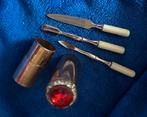 Vintage messing nagel manicure kokertje met o.a.robijn kleur, Ophalen of Verzenden, Wit, Handen en Nagels