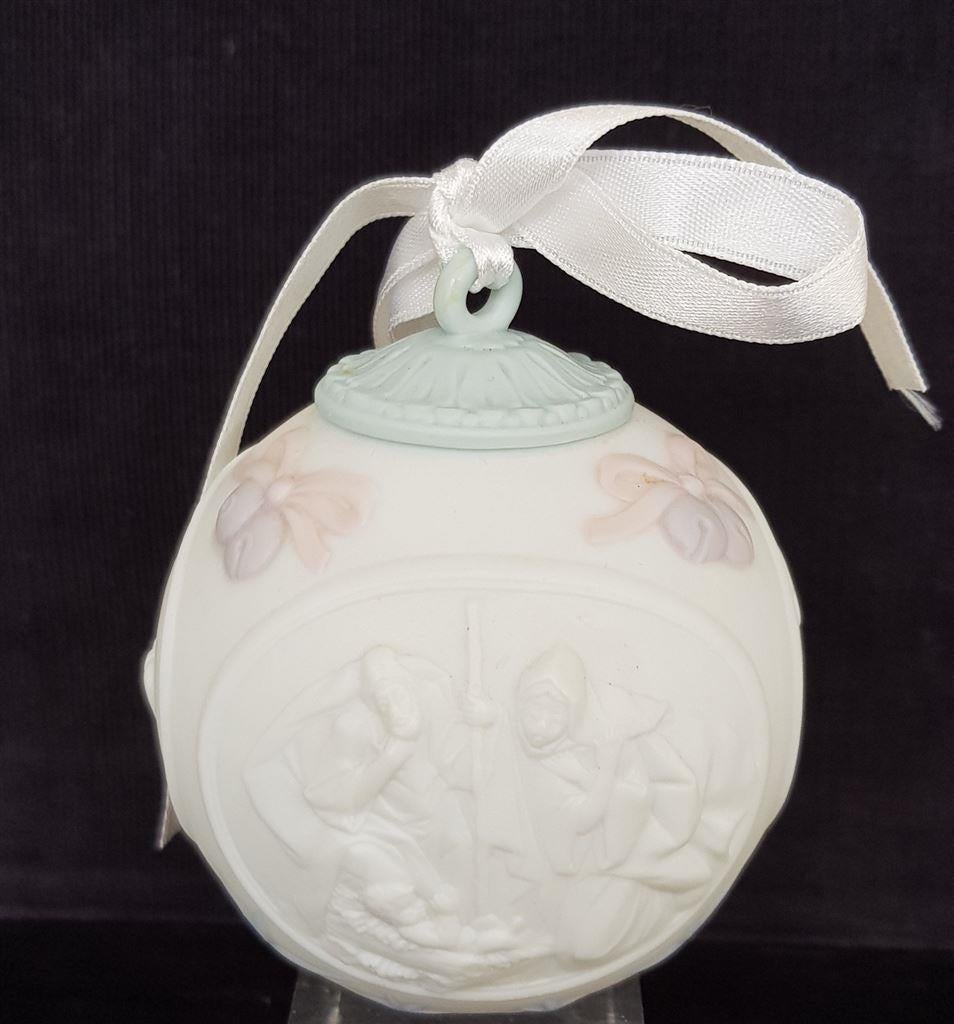 Lladro kerstbal 1995, ong. 9 cm, Ophalen of Verzenden, Zo goed als nieuw