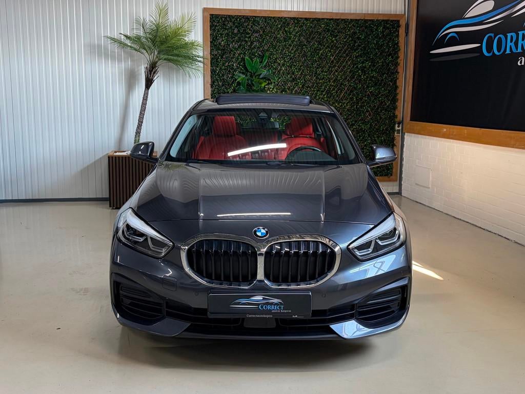BMW 1-serie 118i High Executive|Pano|Leder|Carplay|, Gebruikt, 1295 kg, Leder, 3 cilinders
