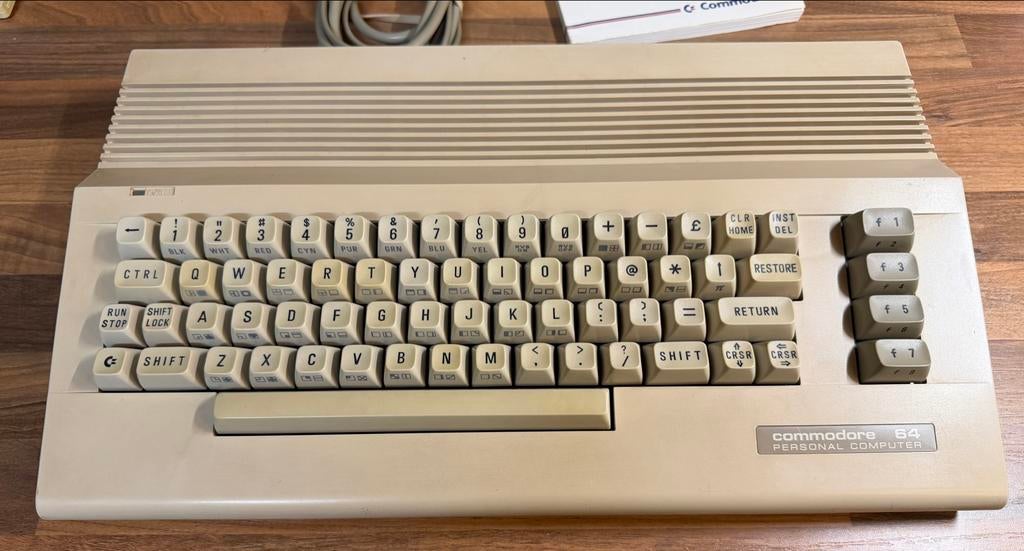Commodore C64 C - compleet werkend met handleiding, Ophalen of Verzenden