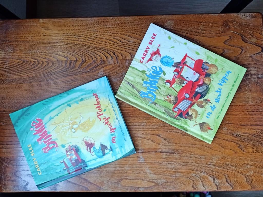 Twee Carry Slee kinderboeken van Brikkie, Ophalen of Verzenden, Zo goed als nieuw, Carry Slee, Fictie algemeen
