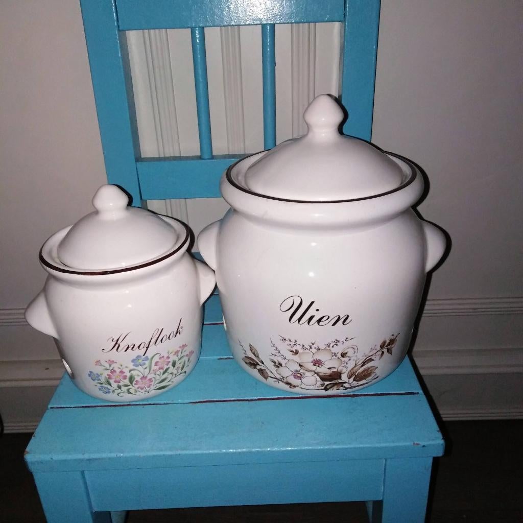 Knoflook en uienpot met bloemendecoratie, Huis en Inrichting, Ophalen, Gebruikt, Voorraadpot, Steen/keramiek