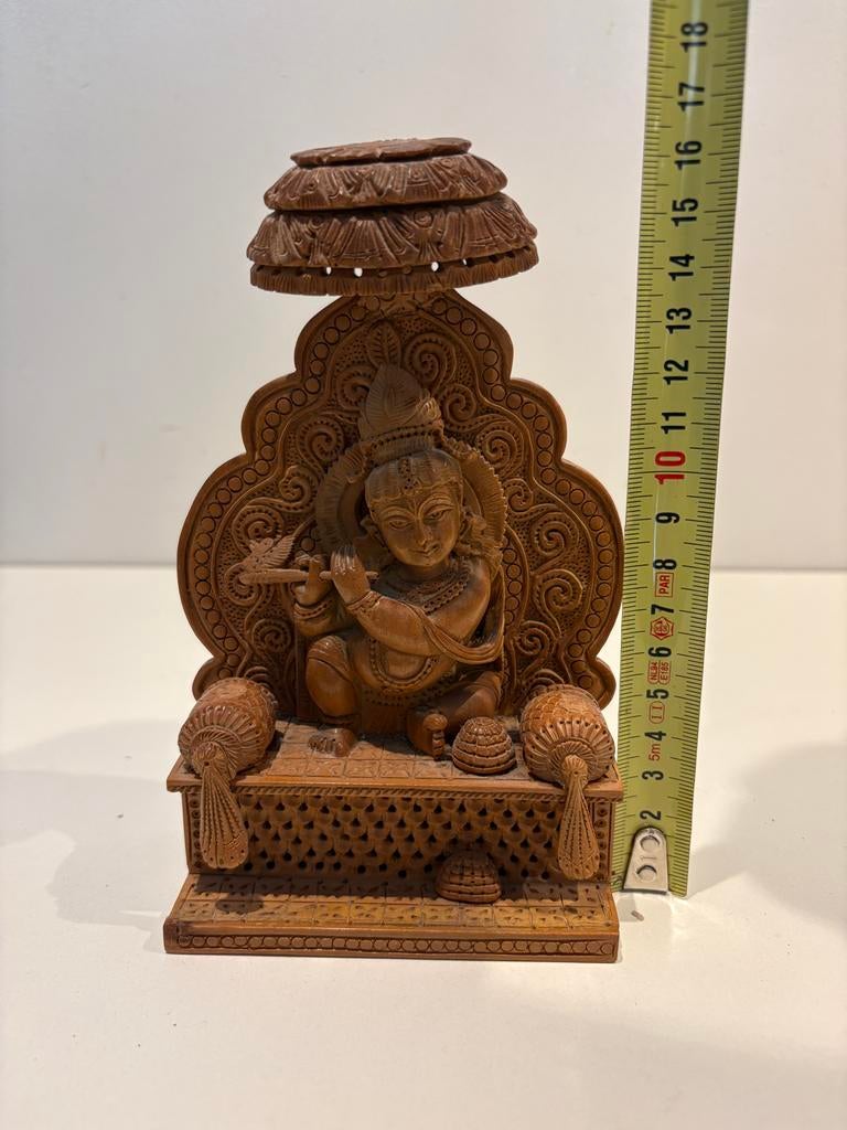 Handgesneden Sandelhout Lord Krishna Beeldje - Malji Arts, Minder dan 20 cm, Ophalen of Verzenden, Handgemaakt, Beeld