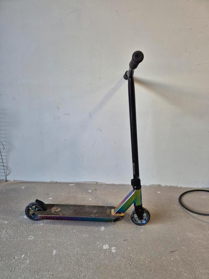 Stuntstep Chilli Rocky Neochrome/Rainbow - Gebruikt, Fietsen en Brommers, Steps, Gebruikt, Overige typen, Ophalen