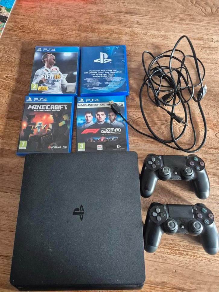 PlayStation 4 met 2 controllers en 3 games, Spelcomputers en Games, Spelcomputers | Sony PlayStation 4, Gebruikt, Slim, Met 2 controllers