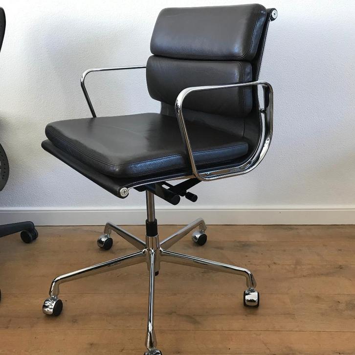2 ZGAN Vitra Eames softpad Aluminium chair EA 217, Huis en Inrichting, Bureaustoelen, Zo goed als nieuw, Zwart, Ophalen of Verzenden