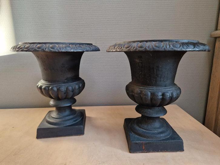 Set van 2 x mooie gietijzeren tuinvaas zwart  IGST, Tuin en Terras, Tuinvazen, Gebruikt, Ophalen of Verzenden