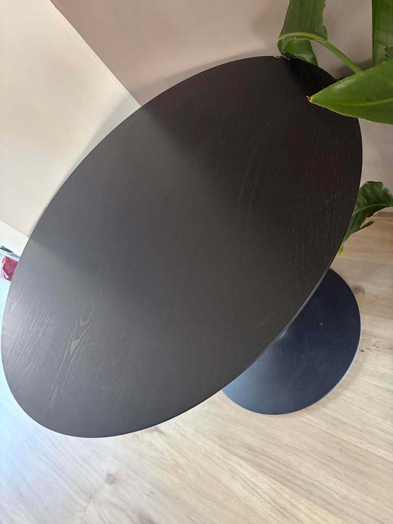 Mooie zwarte ronde tafel, Huis en Inrichting, Ophalen, 100 tot 150 cm, Rond, Zo goed als nieuw