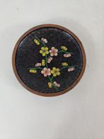 Prachtig floraal schoteltje, cloisonné China midden 20e eeuw, Ophalen of Verzenden, Koper
