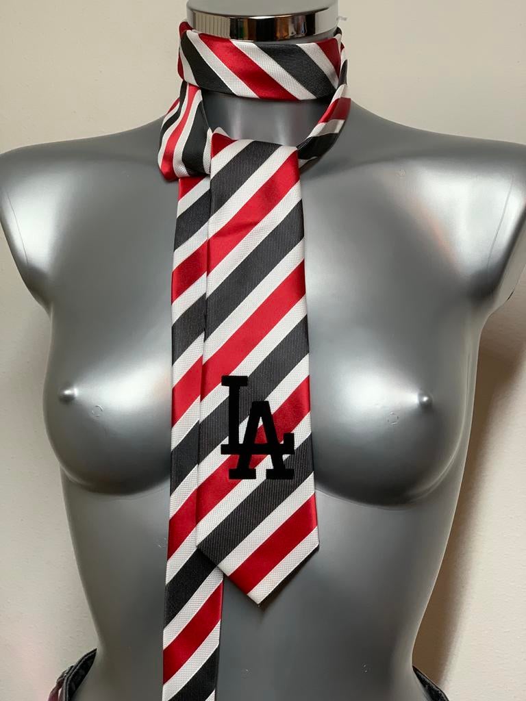 LA logo Stropdas - Rood, Wit, Zwart Gestreepte Das, Kleding | Heren, Stropdassen, Ophalen of Verzenden, Zo goed als nieuw