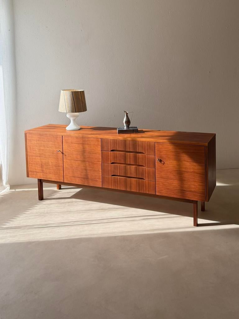 Vintage minimalistisch design dressoir jaren 60, Gebruikt, Ophalen of Verzenden, Minimalist, Overige materialen