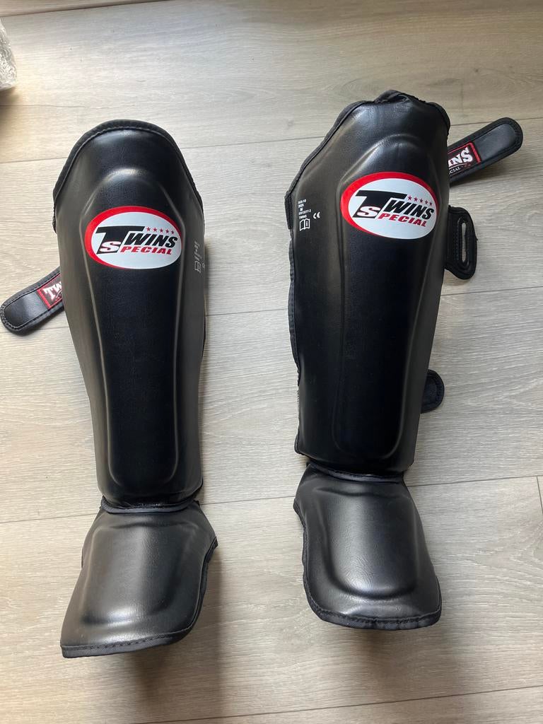 Twins Special bokshandschoenen en scheenbeschermers - Maat M, Sport en Fitness, Vechtsporten en Zelfverdediging, Overige, Vechtsportmateriaal