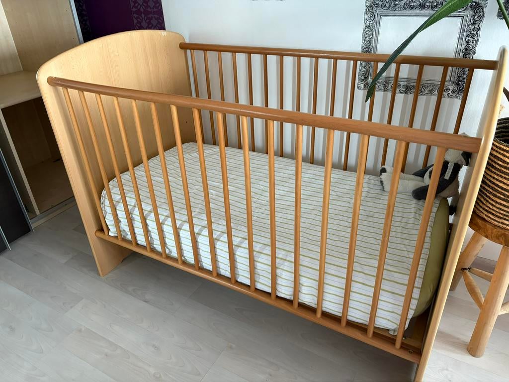 Gratis houten ledikant + matras, Ophalen, Gebruikt, Ledikant