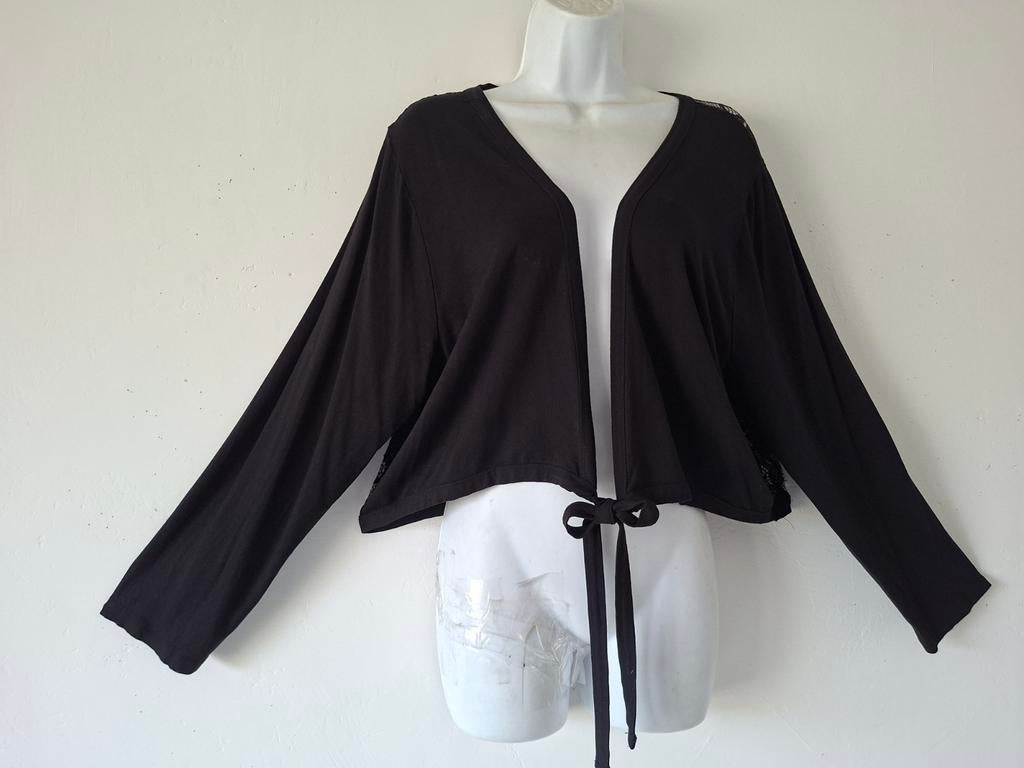 Prachtig Zwart Met Kant Yoek Bolero- Jasje Mt XXL-54/56, Kleding | Dames, Yoek, Zwart, Ophalen of Verzenden, Zo goed als nieuw