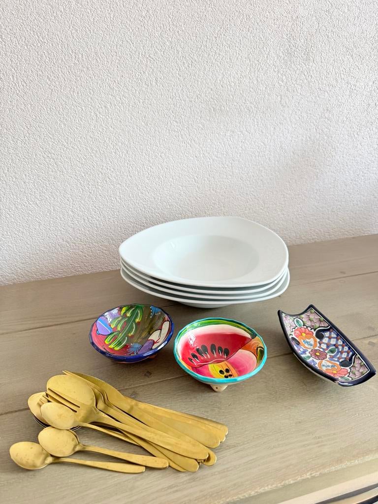 Pasta borden, goud bestek en Mexicaanse kommetjes, Huis en Inrichting, Keuken | Servies, Overige materialen, Overige typen, Ophalen of Verzenden