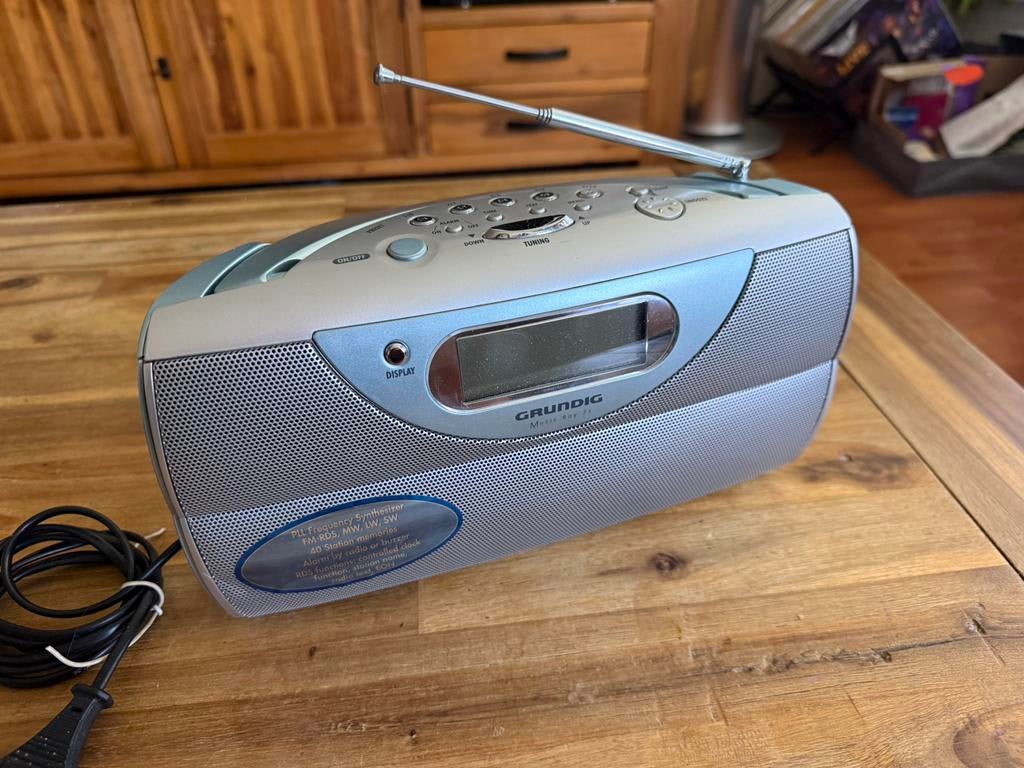 Radio Grundig Music Boy 71, Audio, Tv en Foto, Radio's, Ophalen of Verzenden, Zo goed als nieuw, Wereldontvanger
