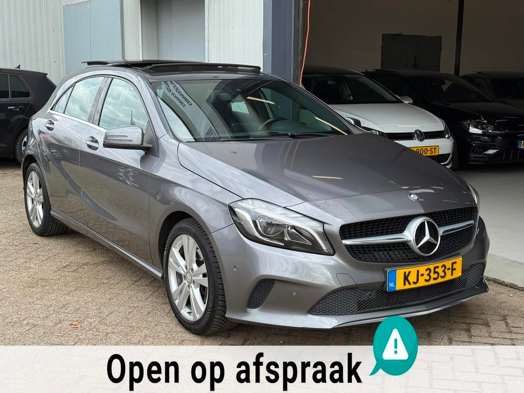 Mercedes-Benz A-klasse 160 Panoramadak|Xenon-Led|NAP|Carplay, Voorwielaandrijving, Gebruikt, 4 cilinders, Leder en Stof