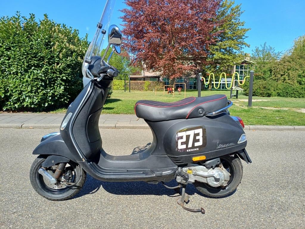 Vespa lx 50 loopt niet brommer 45km/h, Fietsen en Brommers, Scooters | Vespa, Gebruikt, Maximaal 45 km/u, Ophalen of Verzenden