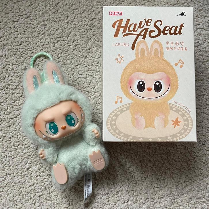 POPMART Labubu Have A Seat QUQU, Verzamelen, Poppetjes en Figuurtjes, Zo goed als nieuw, Ophalen of Verzenden