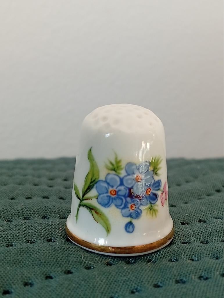 Antieke vingerhoed China made in England., Verzamelen, Vingerhoedjes, Ophalen of Verzenden