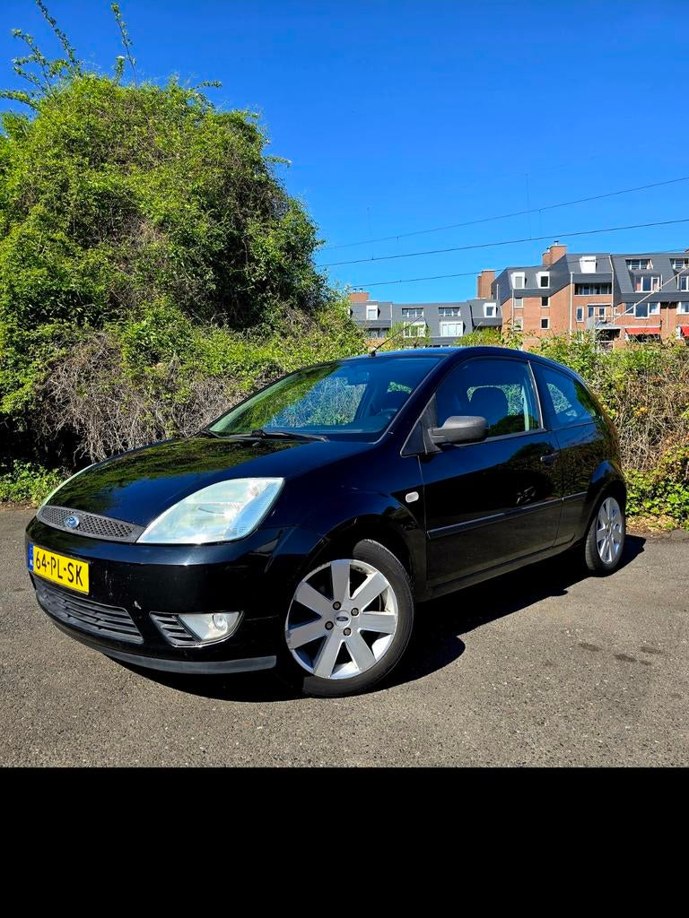 Ford Fiësta 1.3 8V 3DR 2004 Zwart, Auto's, 1299 cc, 40 €/maand, 4 cilinders, Zwart