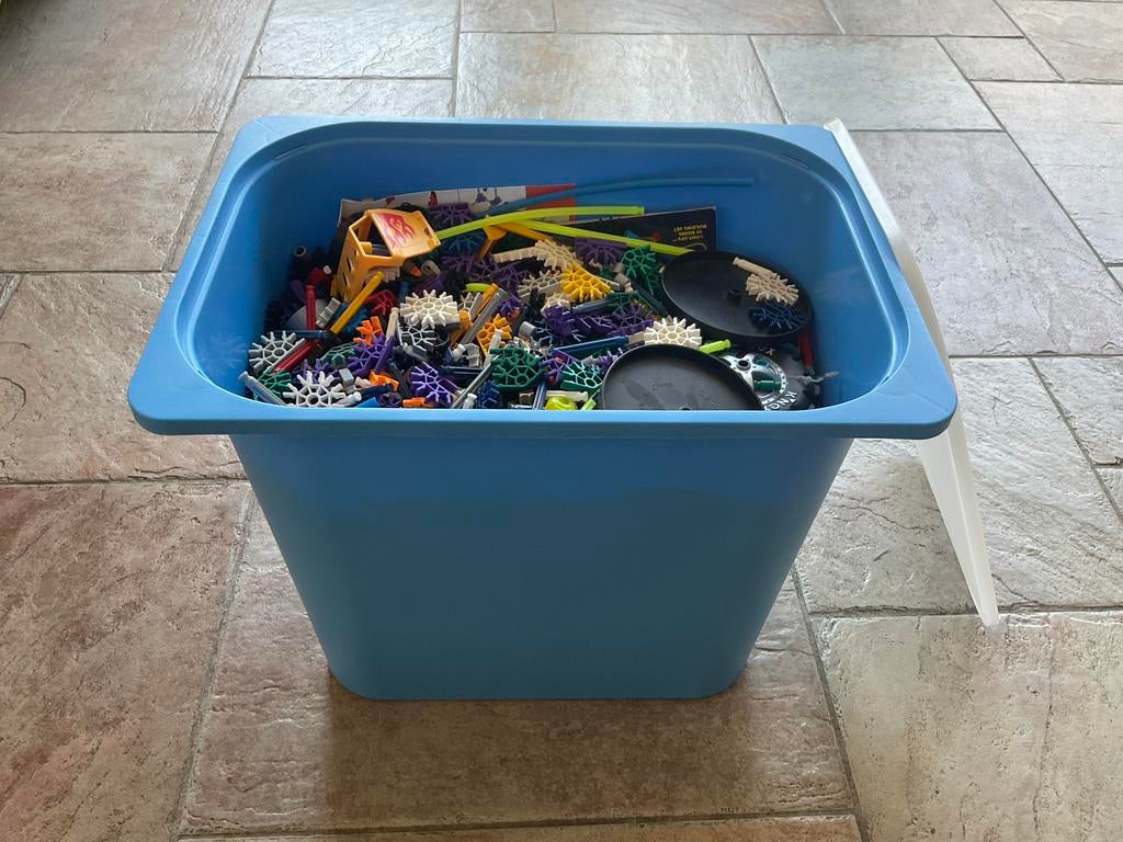 Grote bak vol met Knex + 25/30 boekjes om te bouwen, Ophalen of Verzenden, Zo goed als nieuw, K'nex