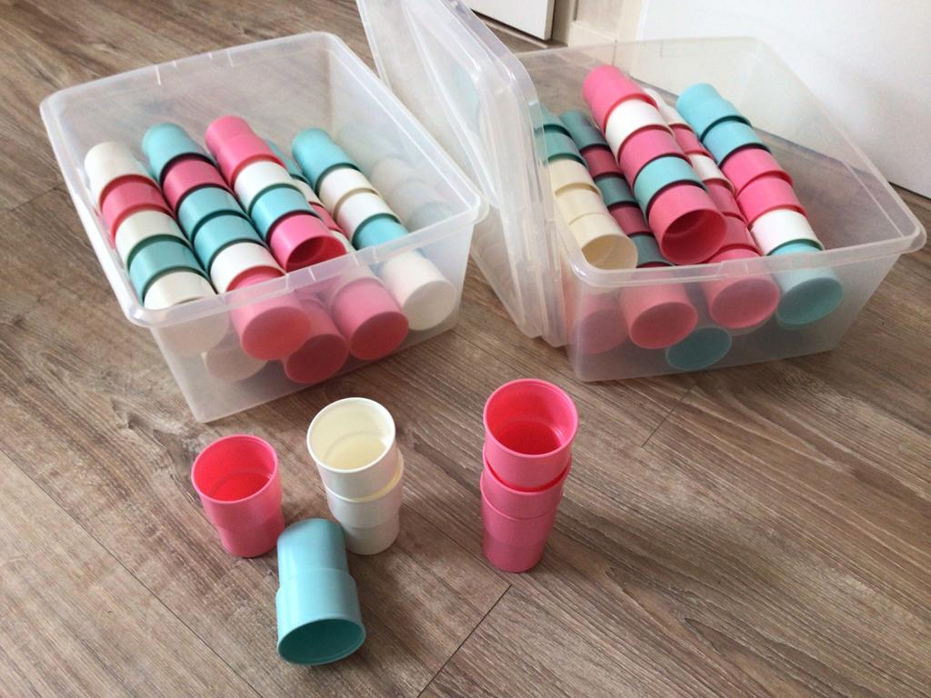 Ca 100 stevige plastic bekers voor de camping of voor kamp, Caravans en Kamperen, Ophalen, Zo goed als nieuw
