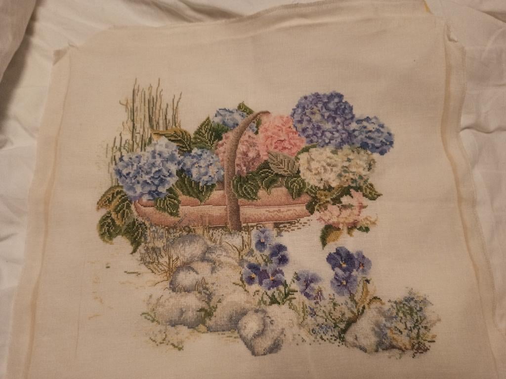 Borduurwerk Thea Gouverneur Hortensias, Ophalen of Verzenden, Handborduren, Overige typen