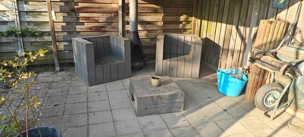 Zelfgemaakte kubus stoelen met tafeltje, Tuin en Terras, Tuinsets en Loungesets, Ophalen, Gebruikt, Wicker, 2 zitplaatsen