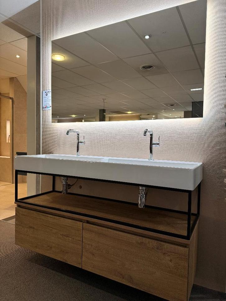 Showroom badkamermeubel 140cm + spiegel incl verlichting, Huis en Inrichting, Badkamer | Badkamermeubels, Nieuw, Wastafelkast