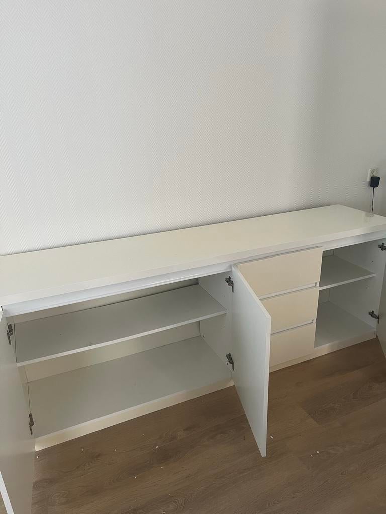 Modern wit dressoir met lades en deuren, Ophalen, Kunststof, Zo goed als nieuw, 200 cm of meer