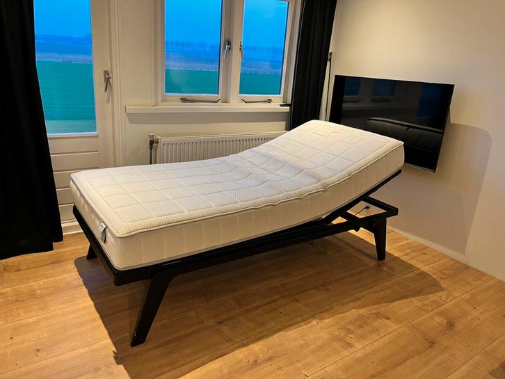 Auping Original elektrisch verstelbaar eenpersoonsbed (2022), Huis en Inrichting, Slaapkamer | Bedden, Zo goed als nieuw, Tweepersoons