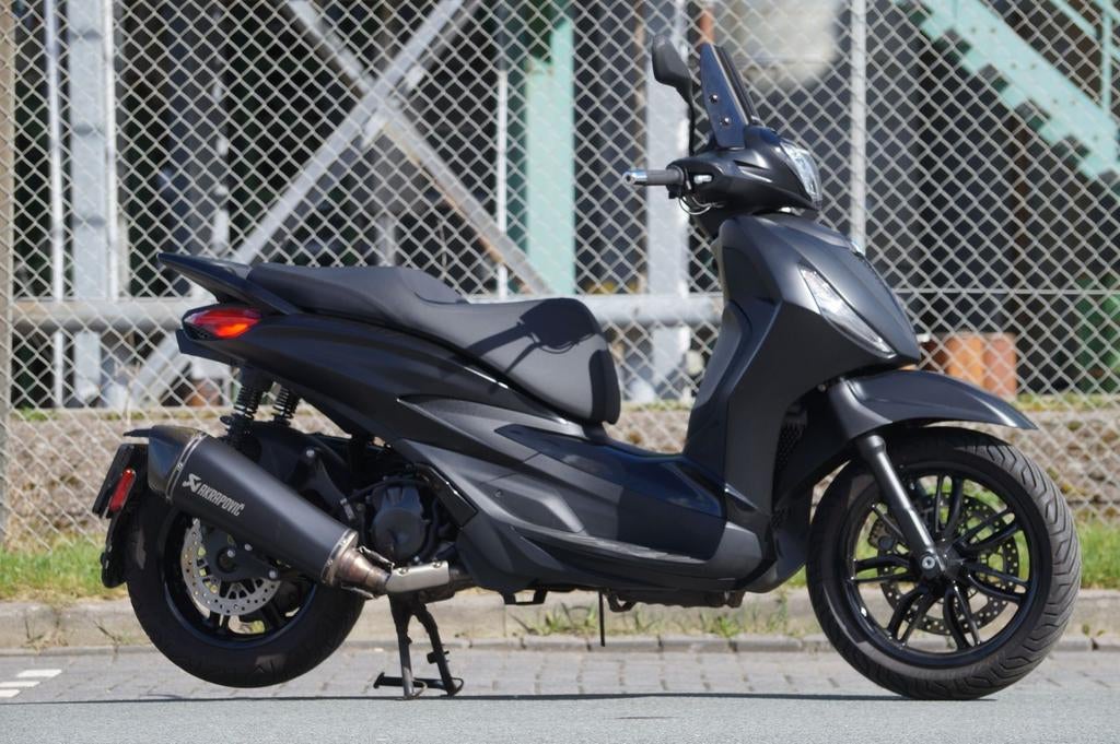 PIAGGIO BEVERLY 400 (bj 2023) 9,289 km, Motoren, Motoren | Piaggio, Scooter, Onbekend, 399 cc, Onbekend