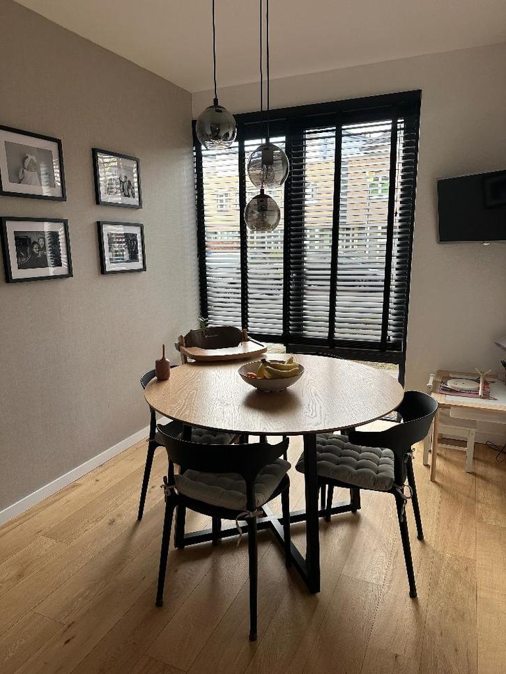 Oak dining table, Huis en Inrichting, Tafels | Eettafels, Zo goed als nieuw, 100 tot 150 cm, 100 tot 150 cm, Vier personen, Rond